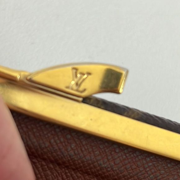 Authenticated Louis Vuitton Viennois vintage wallet - Picture 6 of 15